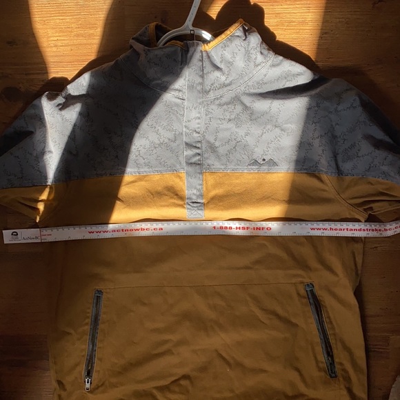 Kavu half zip, pull over jacket. - Picture 7 of 8